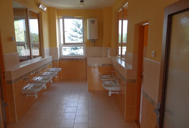 Rekonstrukce koupelen - Mateřská škola Vendryně 2013